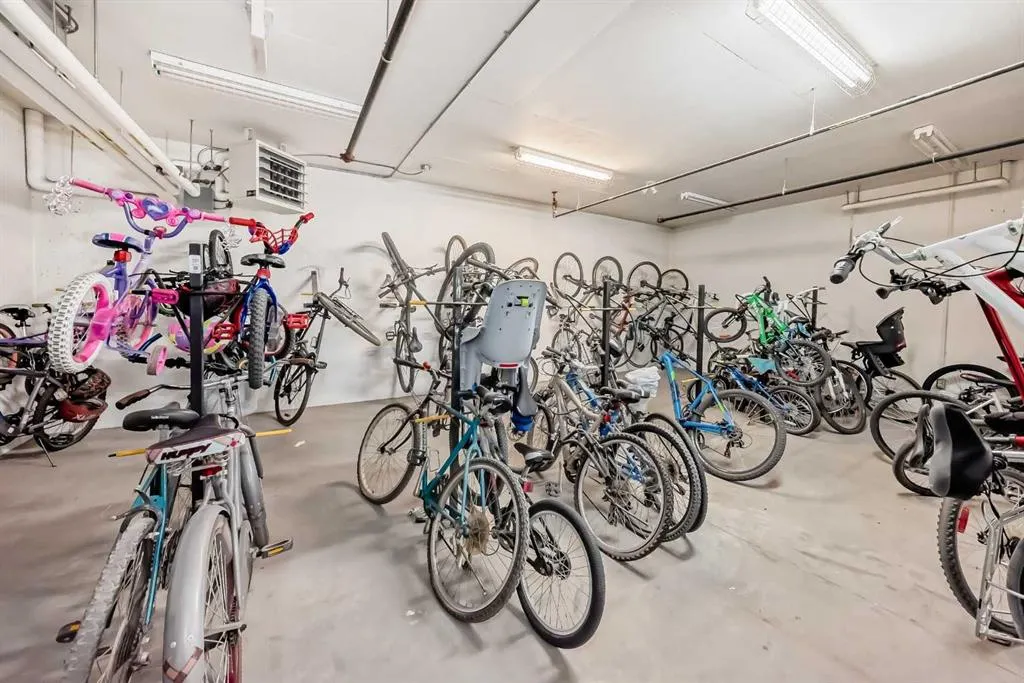 150 Auburn Meadows Manor SE, ##305