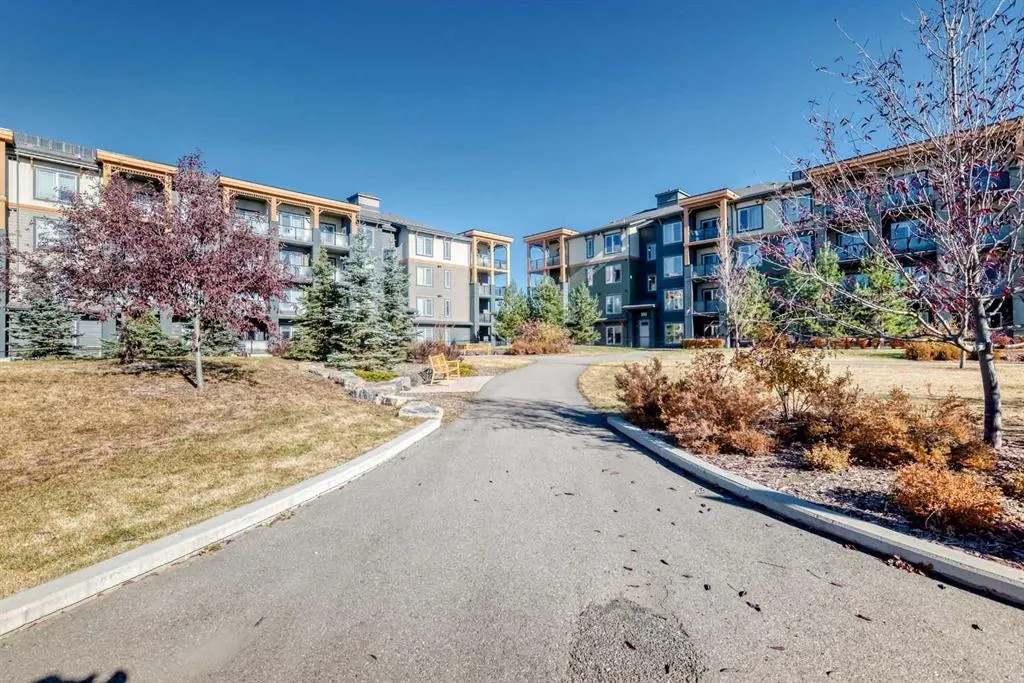 150 Auburn Meadows Manor SE, ##305