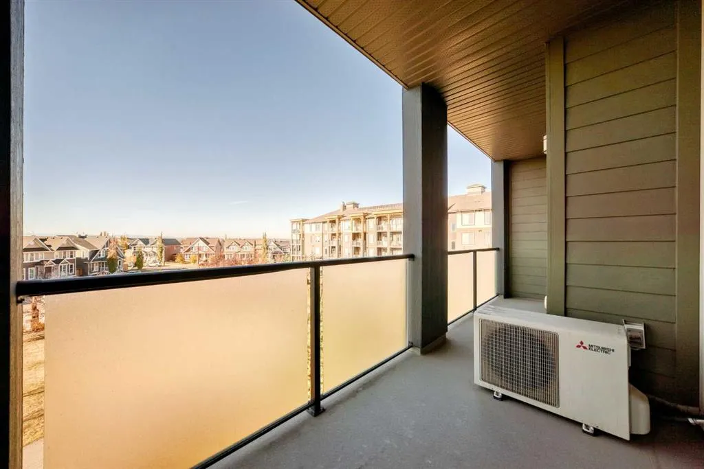 150 Auburn Meadows Manor SE, ##305