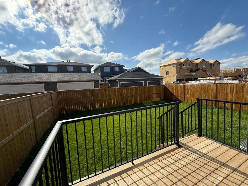 15 Creekside Grove SW