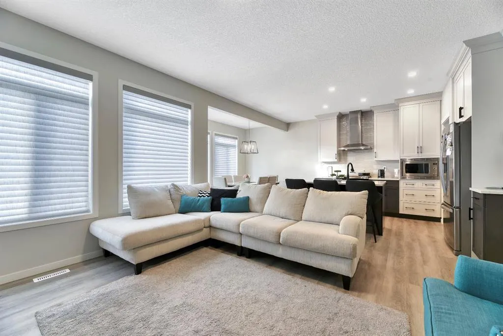 15 Creekside Grove SW