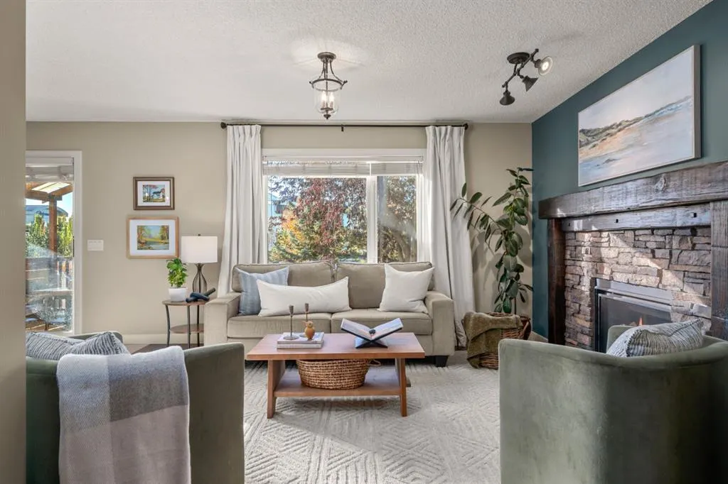 158 River Rock Crescent SE