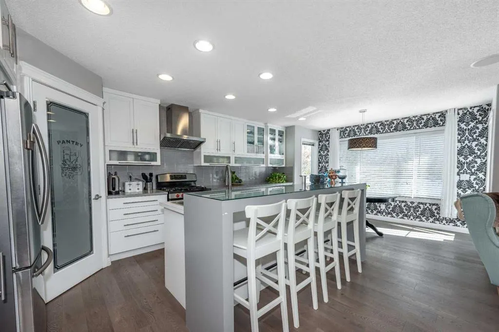 190 Everstone Drive SW