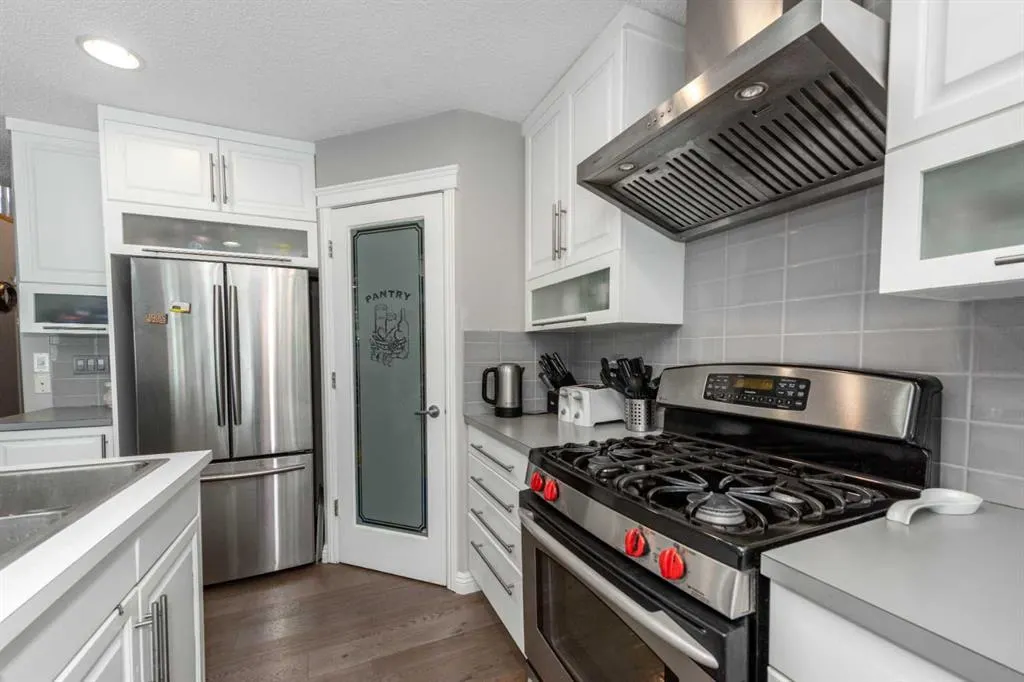 190 Everstone Drive SW