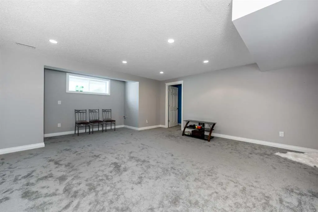 190 Everstone Drive SW