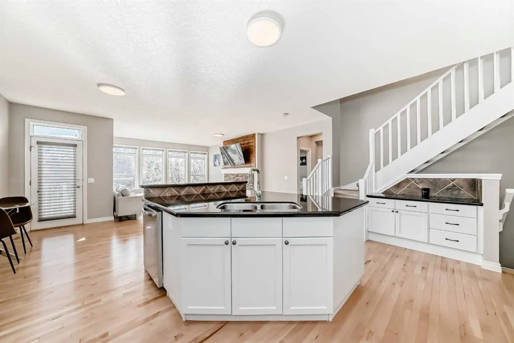 75 Cougar Ridge Heights SW