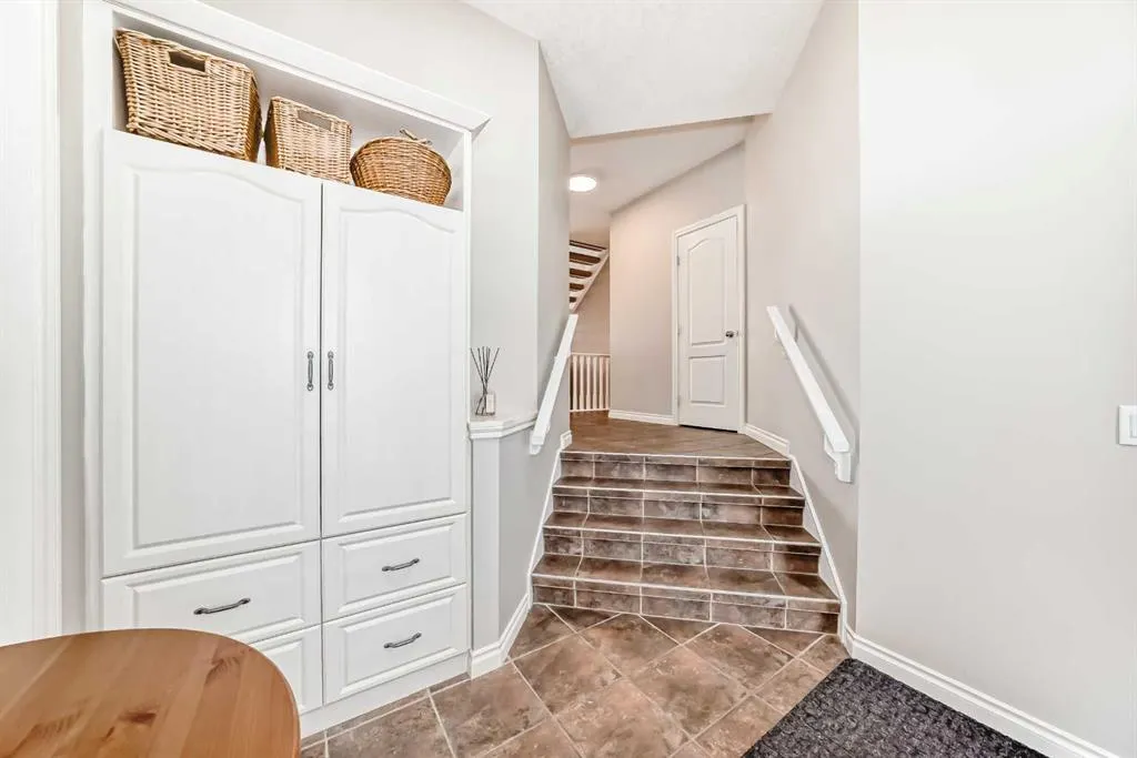 75 Cougar Ridge Heights SW