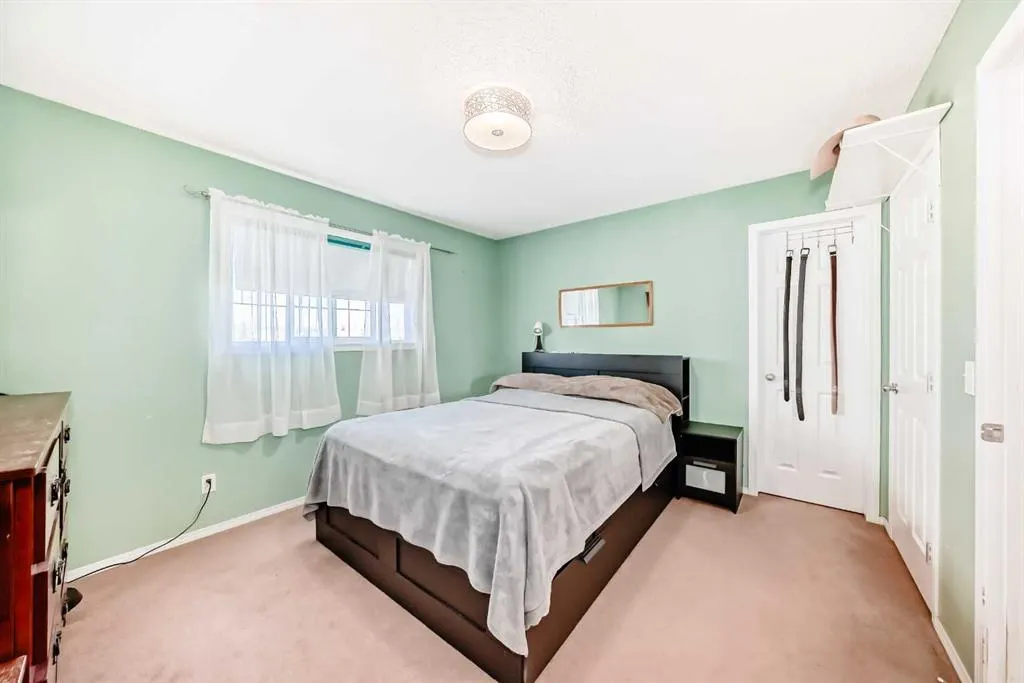 238 Bridleridge Way SW