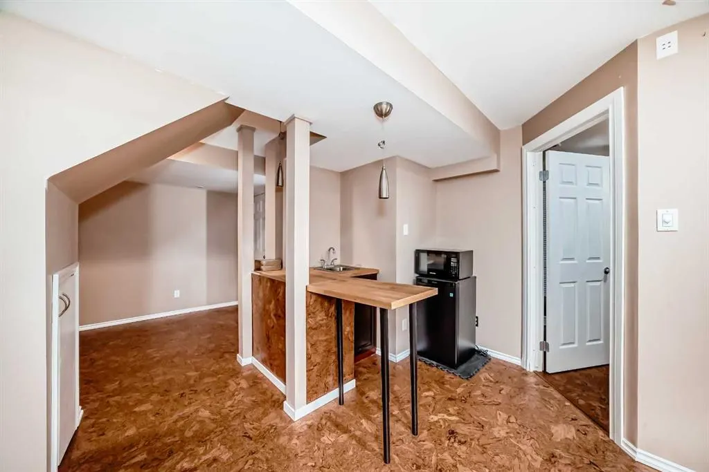 238 Bridleridge Way SW