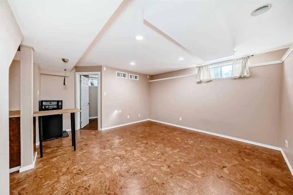 238 Bridleridge Way SW