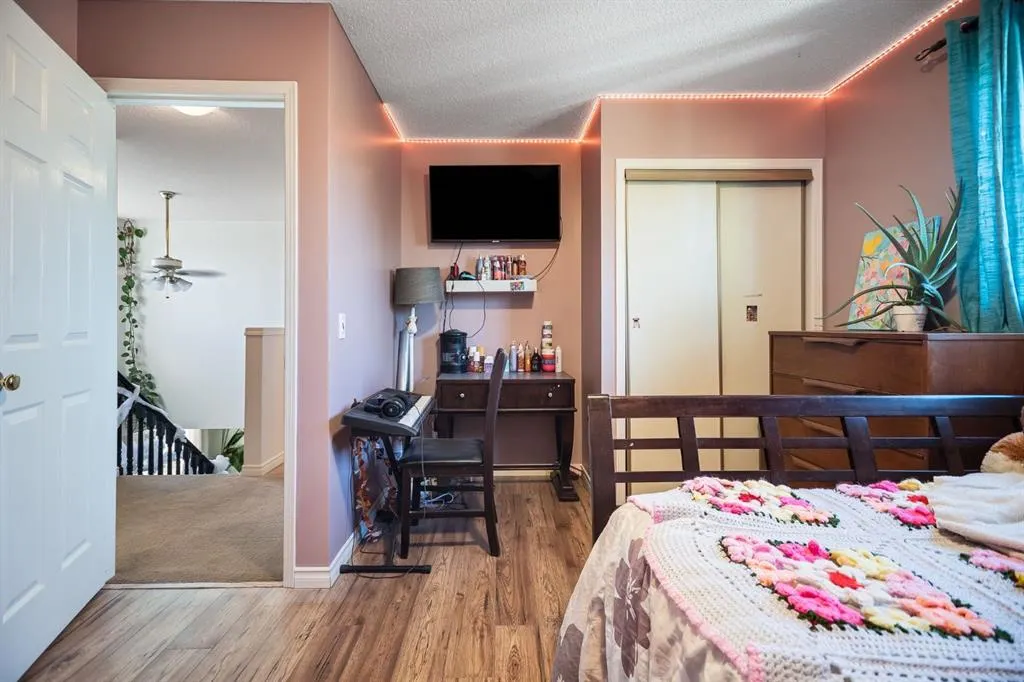 18 Westridge Crescent