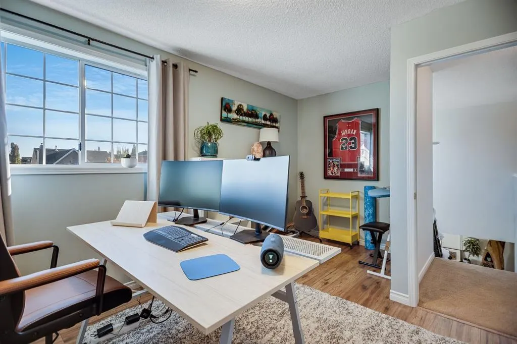 18 Westridge Crescent