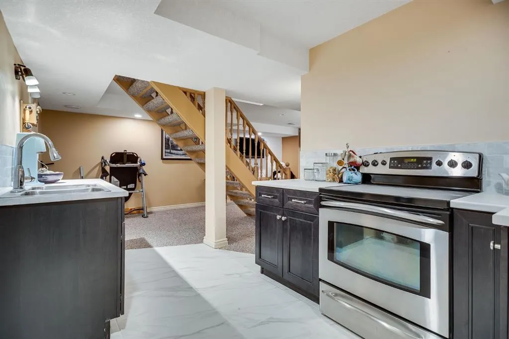 18 Westridge Crescent