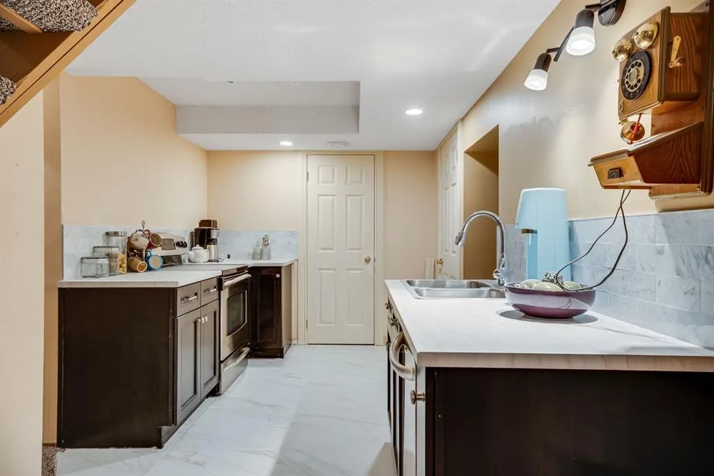 18 Westridge Crescent