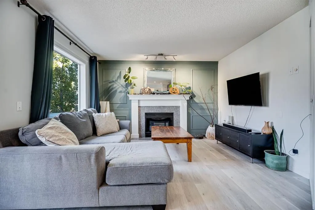 18 Westridge Crescent