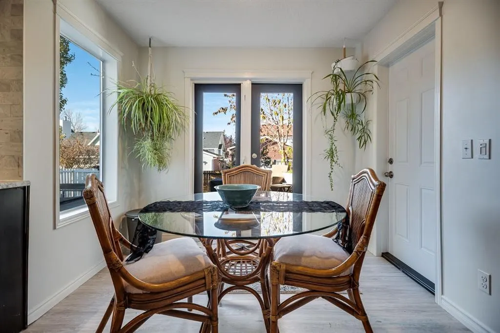 18 Westridge Crescent