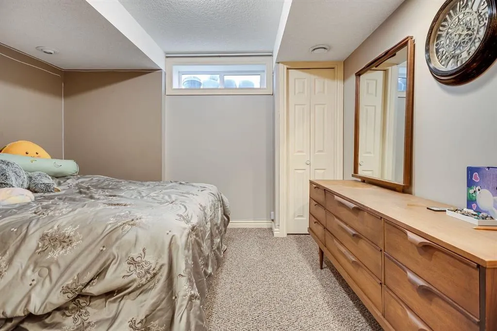 18 Westridge Crescent