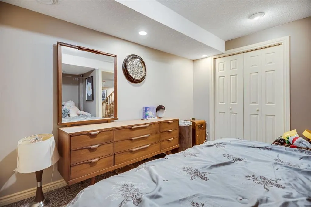 18 Westridge Crescent