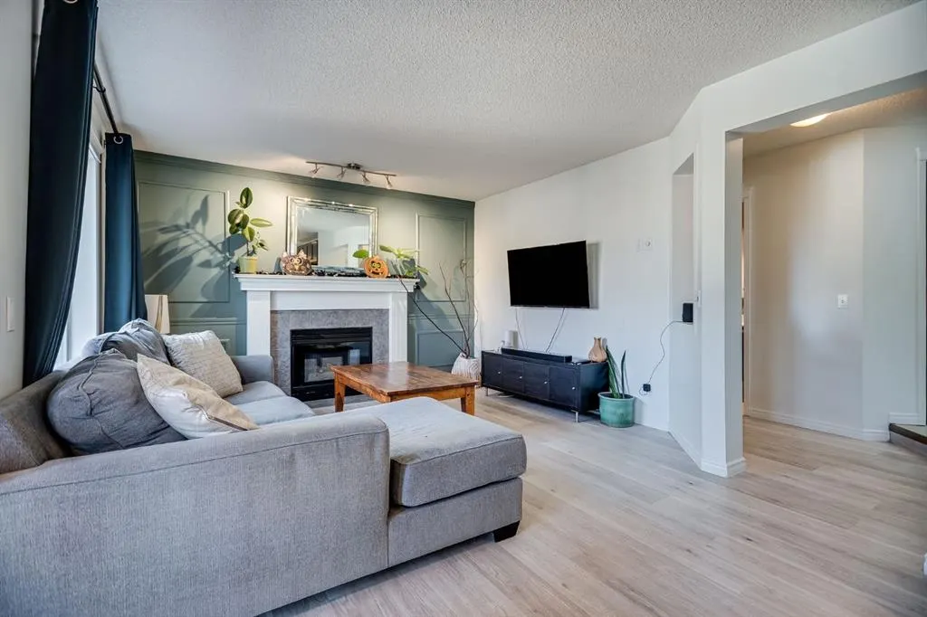 18 Westridge Crescent