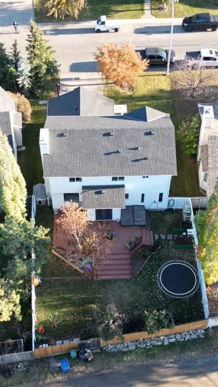 18 Westridge Crescent