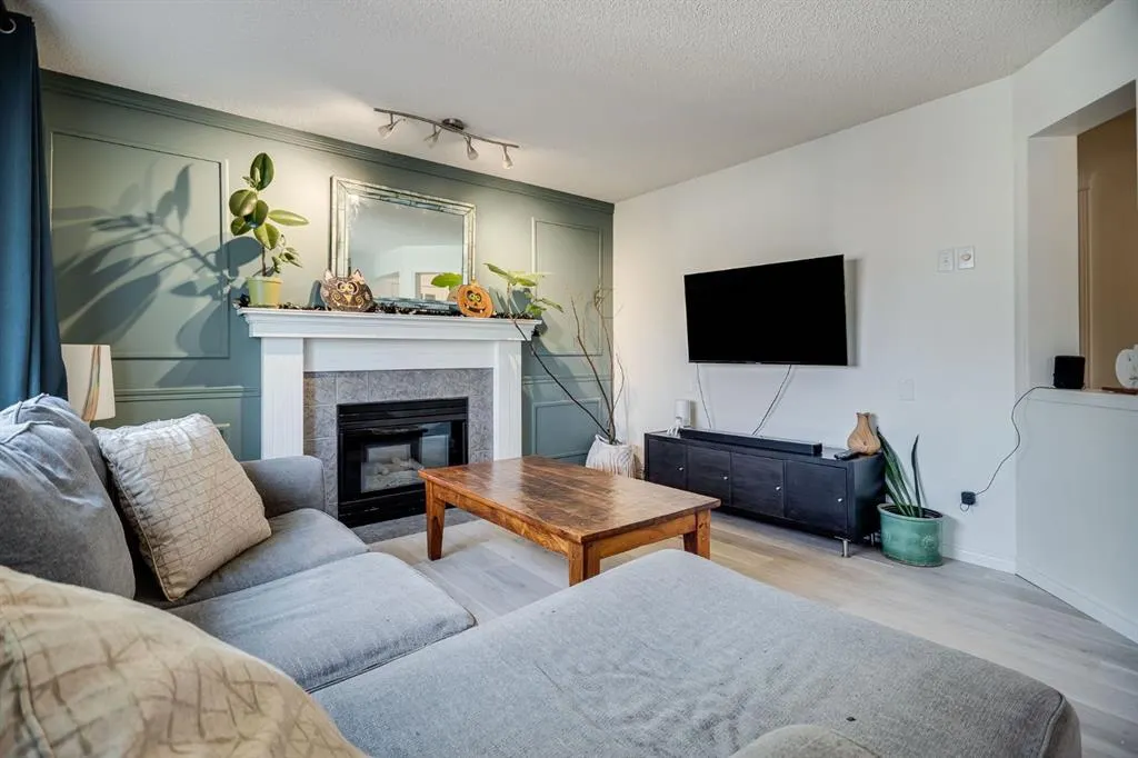 18 Westridge Crescent