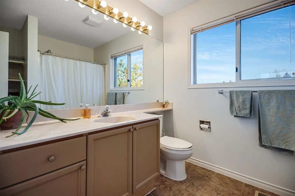 18 Westridge Crescent