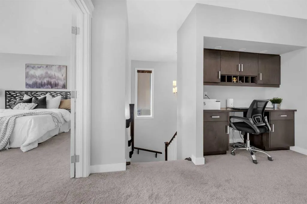 660 Reynolds Crescent SW