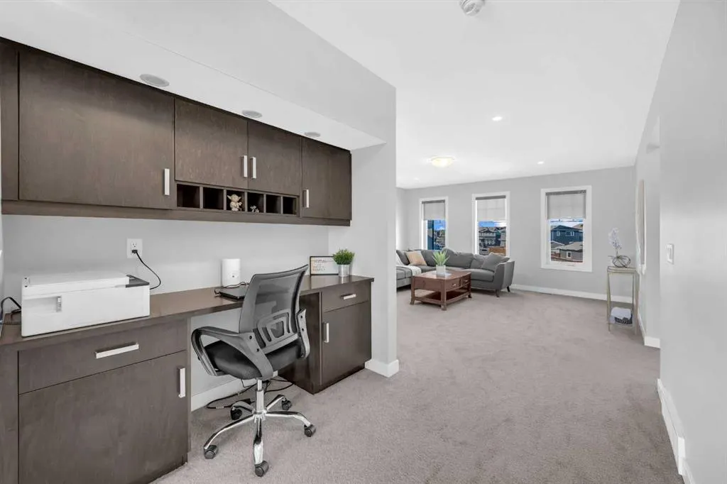 660 Reynolds Crescent SW