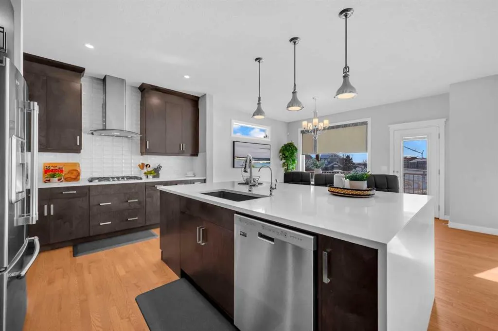 660 Reynolds Crescent SW