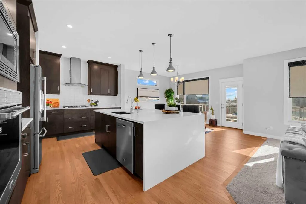 660 Reynolds Crescent SW