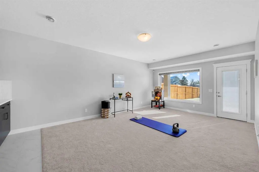 660 Reynolds Crescent SW