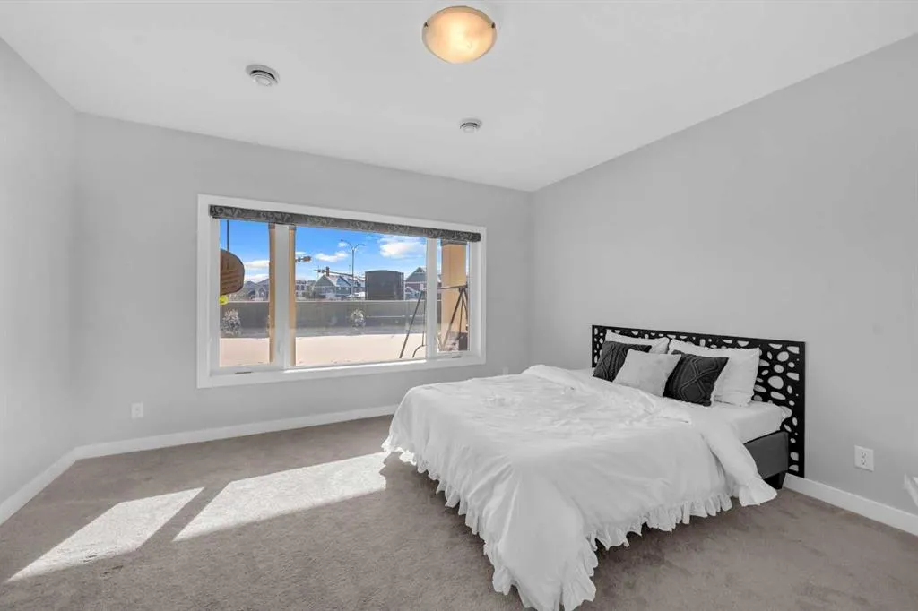 660 Reynolds Crescent SW