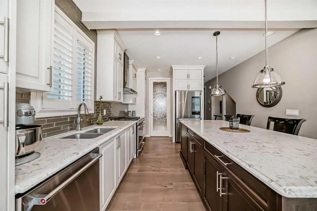 226 West Grove Point SW