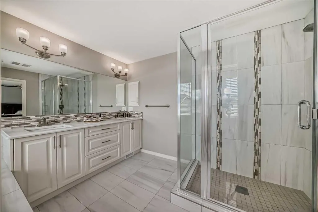 226 West Grove Point SW