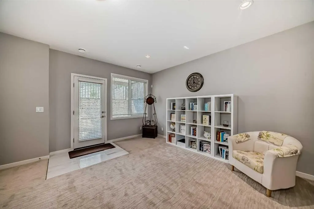 226 West Grove Point SW