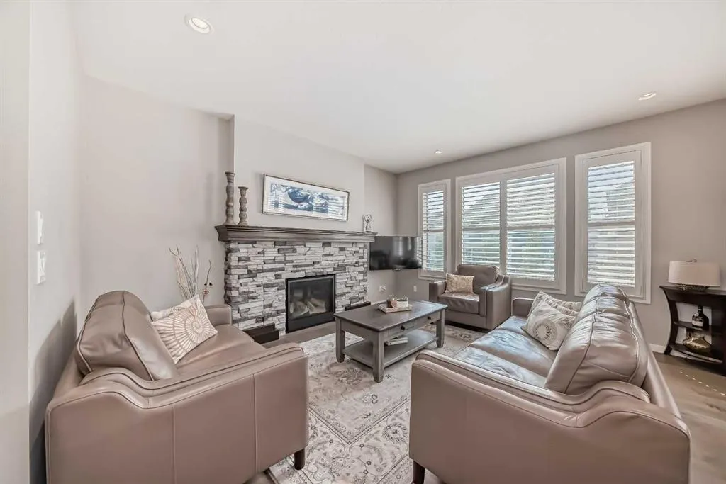 226 West Grove Point SW