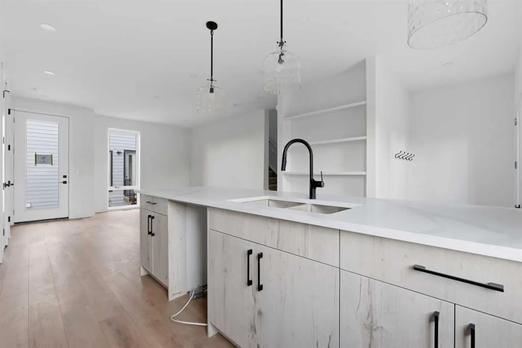 212 32 Avenue NE, #203