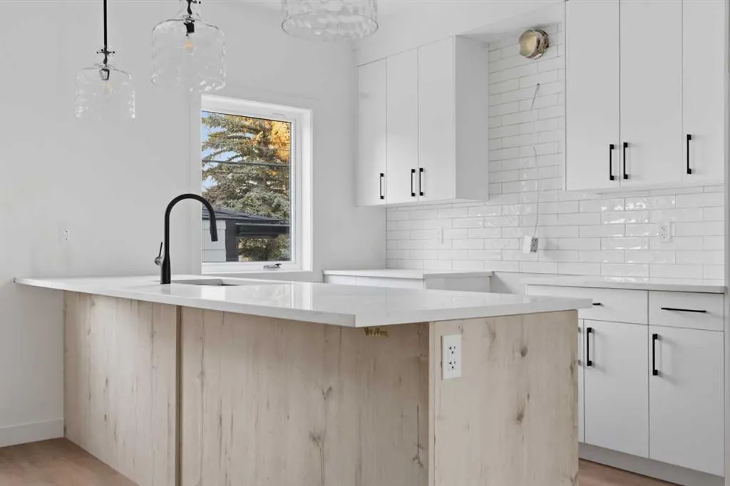 212 32 Avenue NE, #203