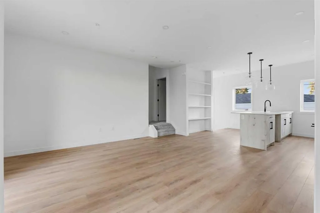 212 32 Avenue NE, #203