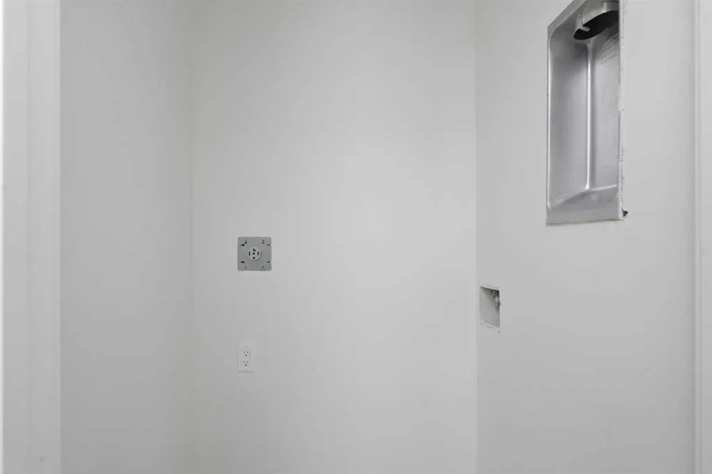 212 32 Avenue NE, #203