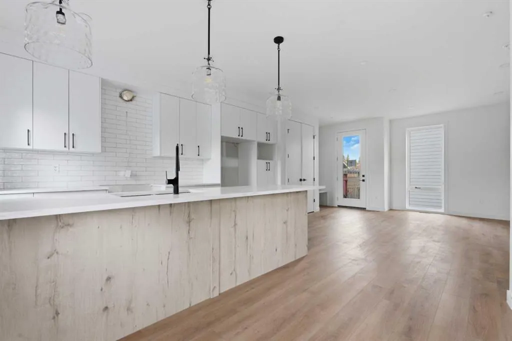 212 32 Avenue NE, #203