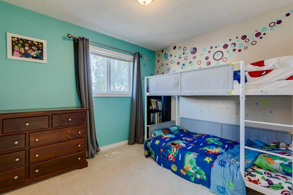 85 Crystal Shores Crescent