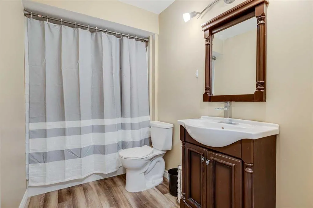 85 Crystal Shores Crescent