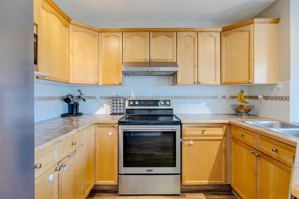 85 Crystal Shores Crescent