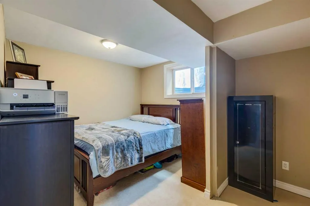 85 Crystal Shores Crescent