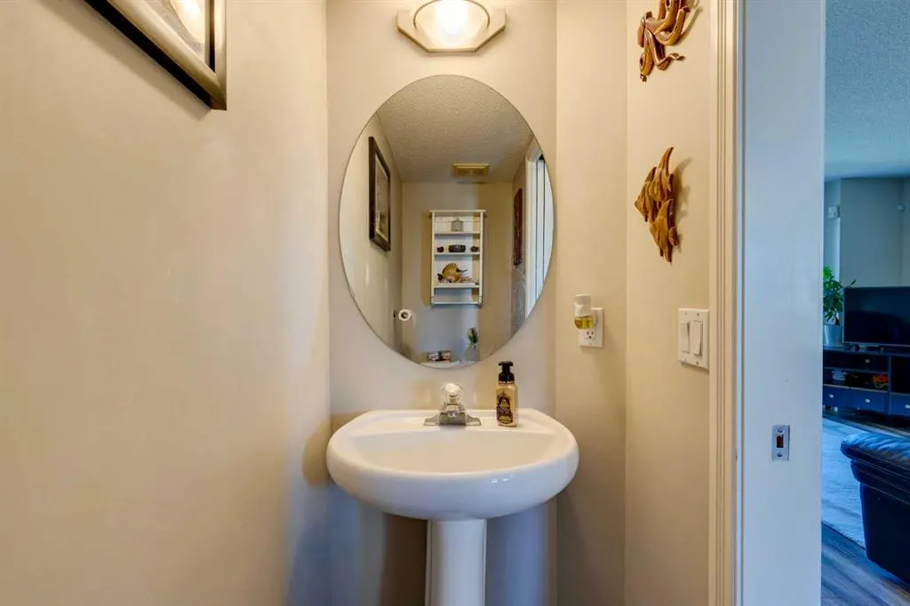 85 Crystal Shores Crescent