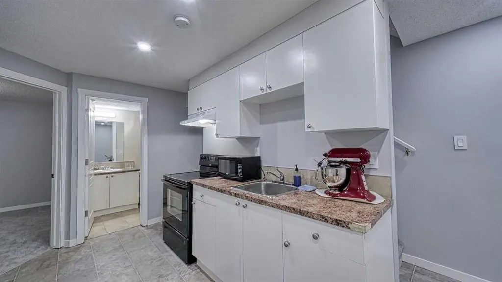 635 Taradale Drive NE