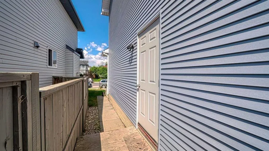 635 Taradale Drive NE