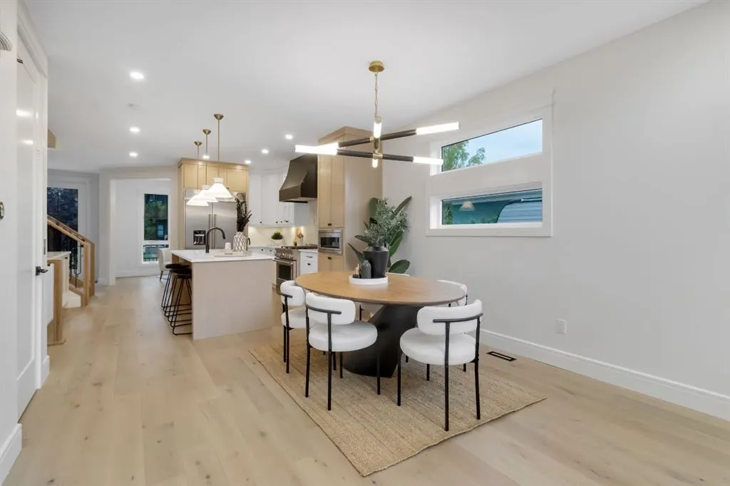 2118 Victoria Crescent NW