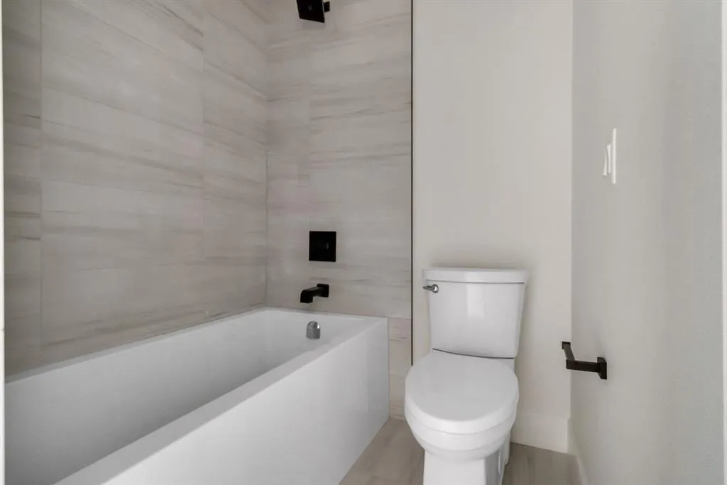 2118 Victoria Crescent NW